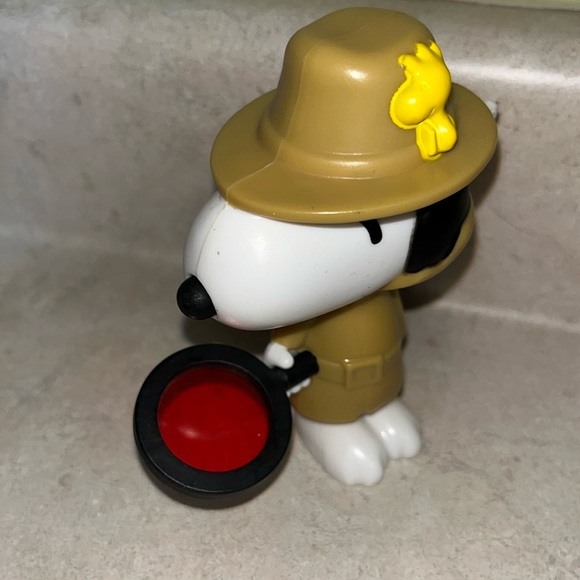 2018 McDonalds Collectible SECRET AGENT SNOOPY - Picture 1 of 4